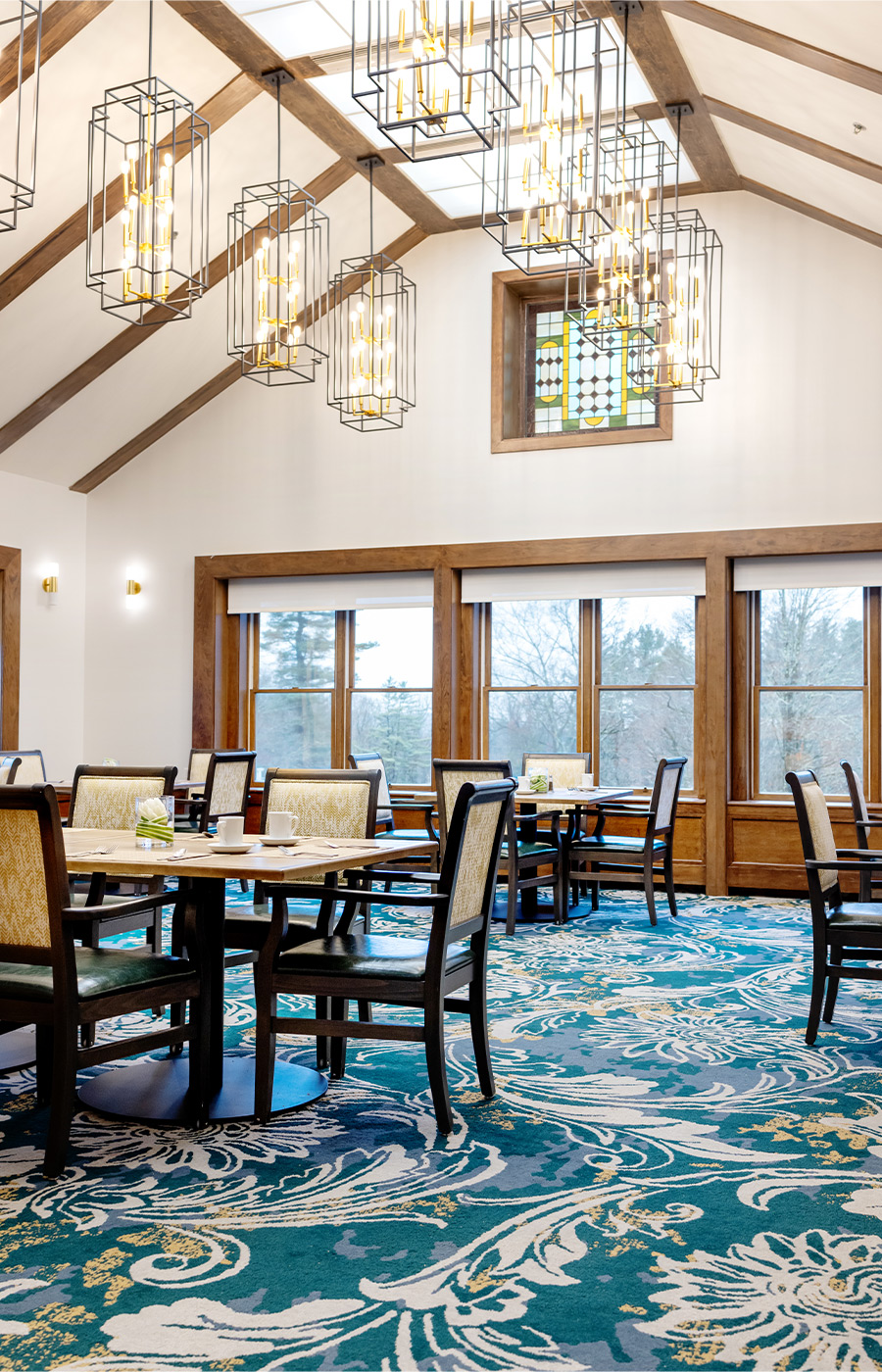 A dining room with fancy lighting.