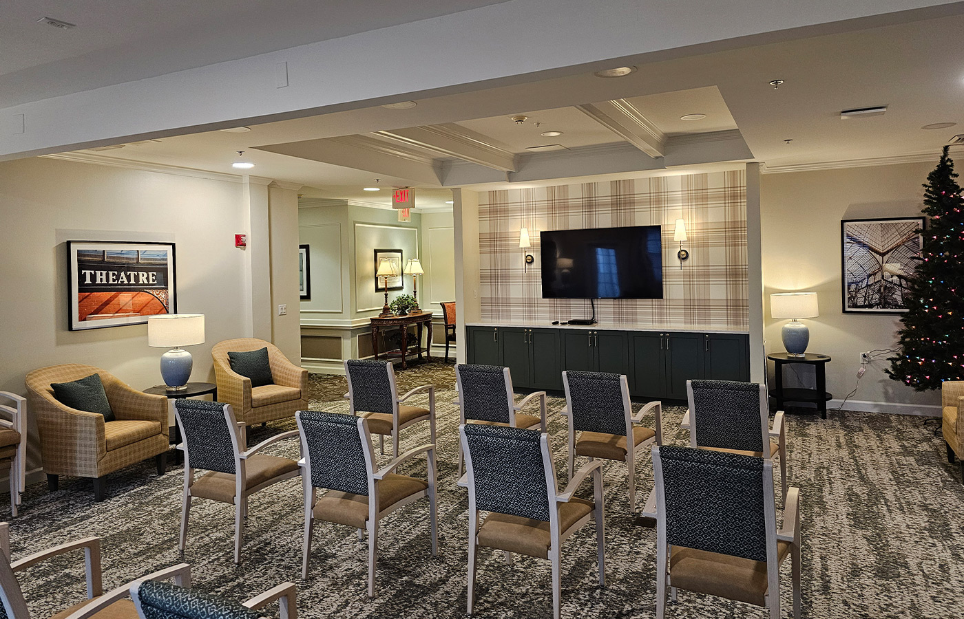 A modern meeting room with chairs.