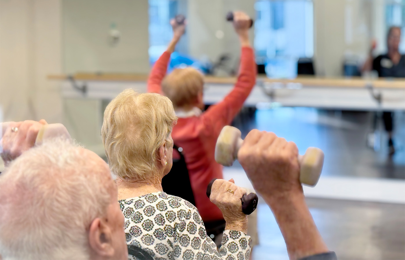 People lifting weights.