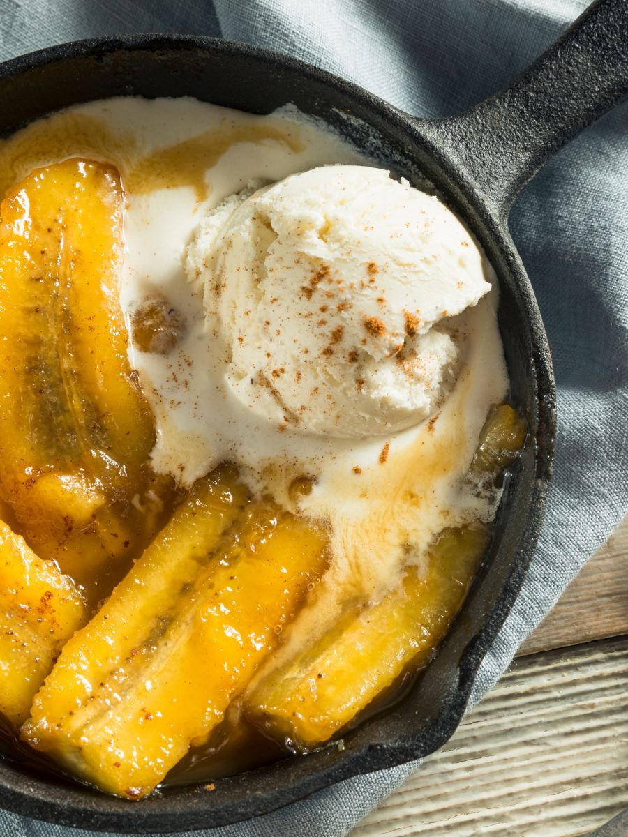 Bananas foster with Ice cream and caramelized bananas 